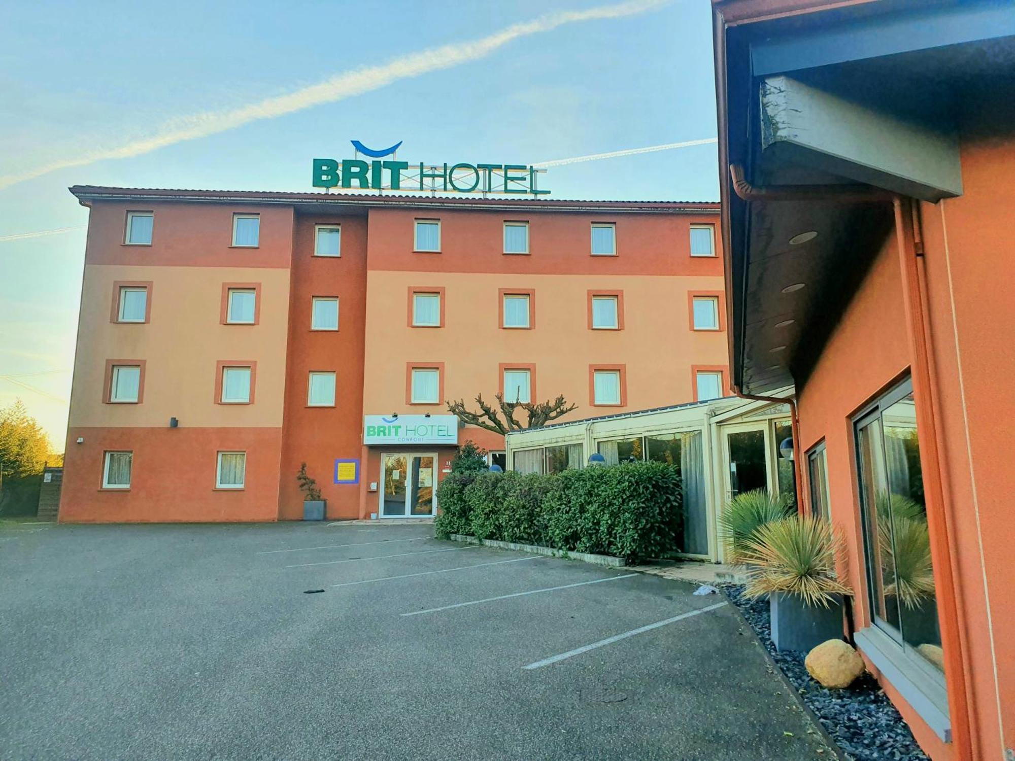 Brit Hotel Confort Монтобан Экстерьер фото