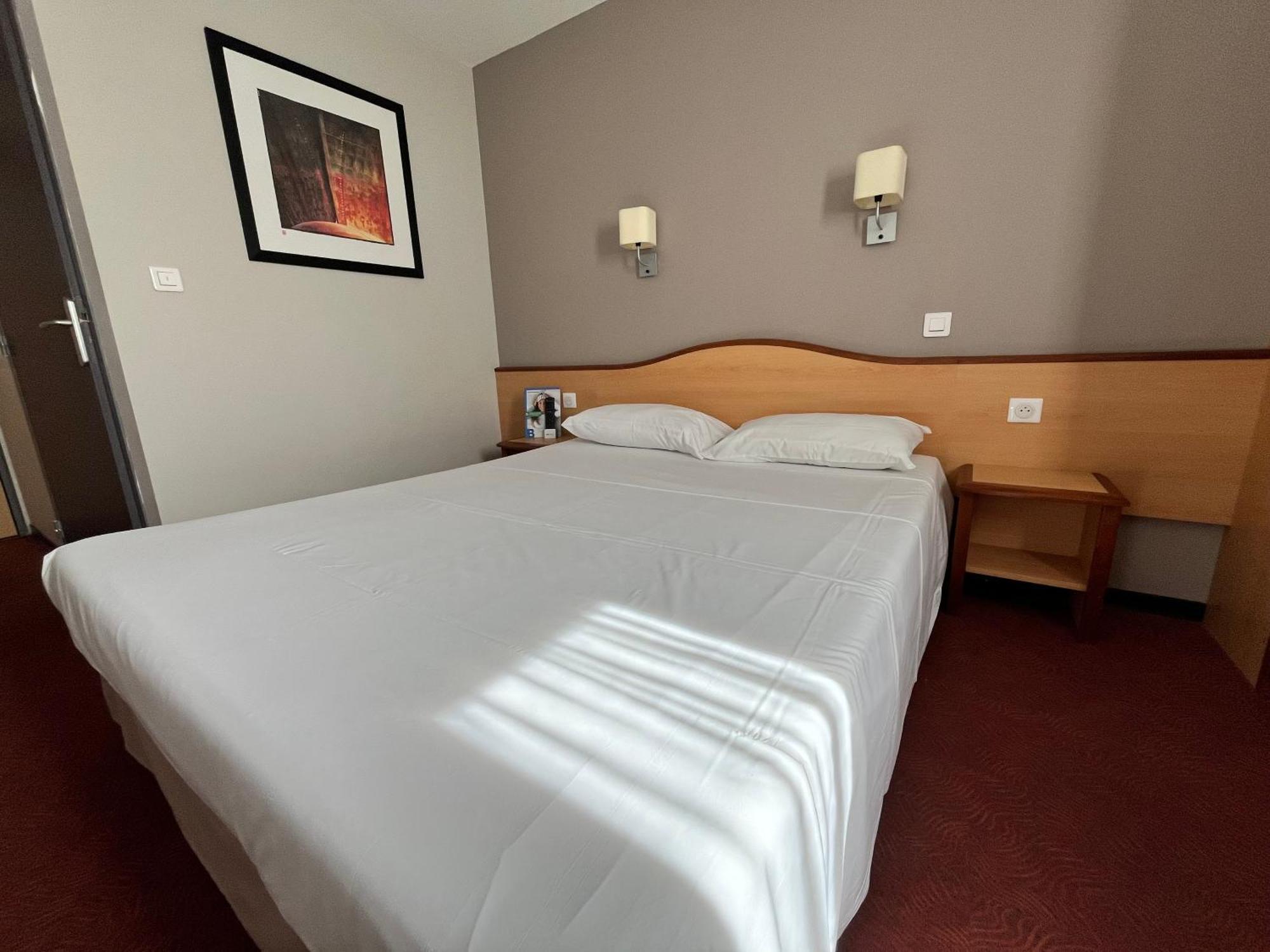 Brit Hotel Confort Монтобан Экстерьер фото