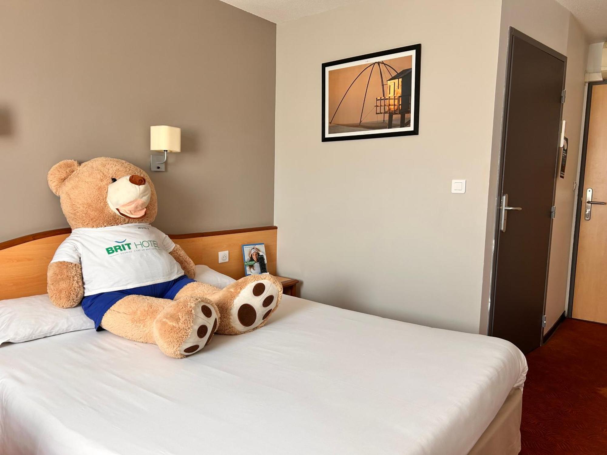 Brit Hotel Confort Монтобан Экстерьер фото