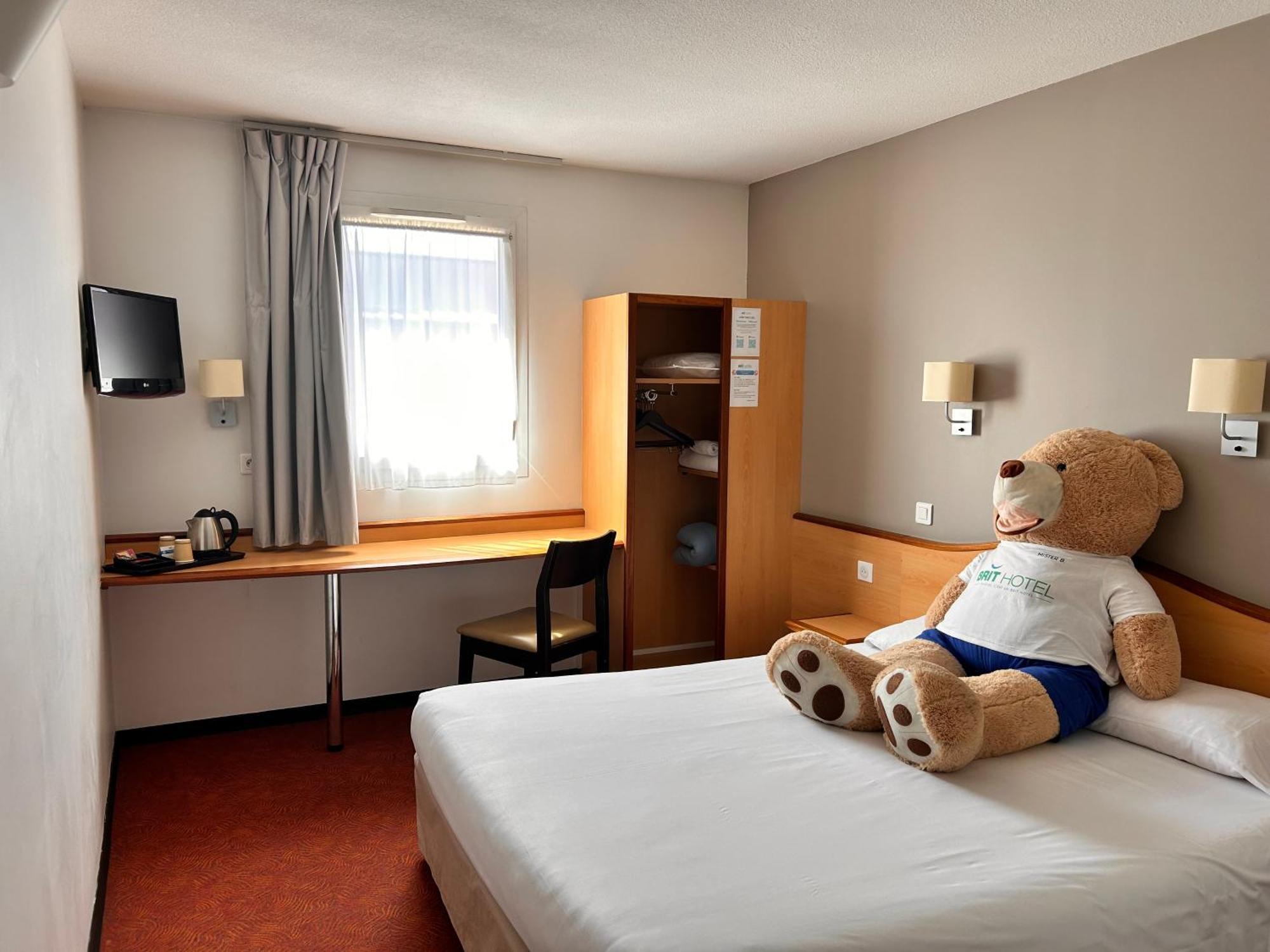 Brit Hotel Confort Монтобан Экстерьер фото