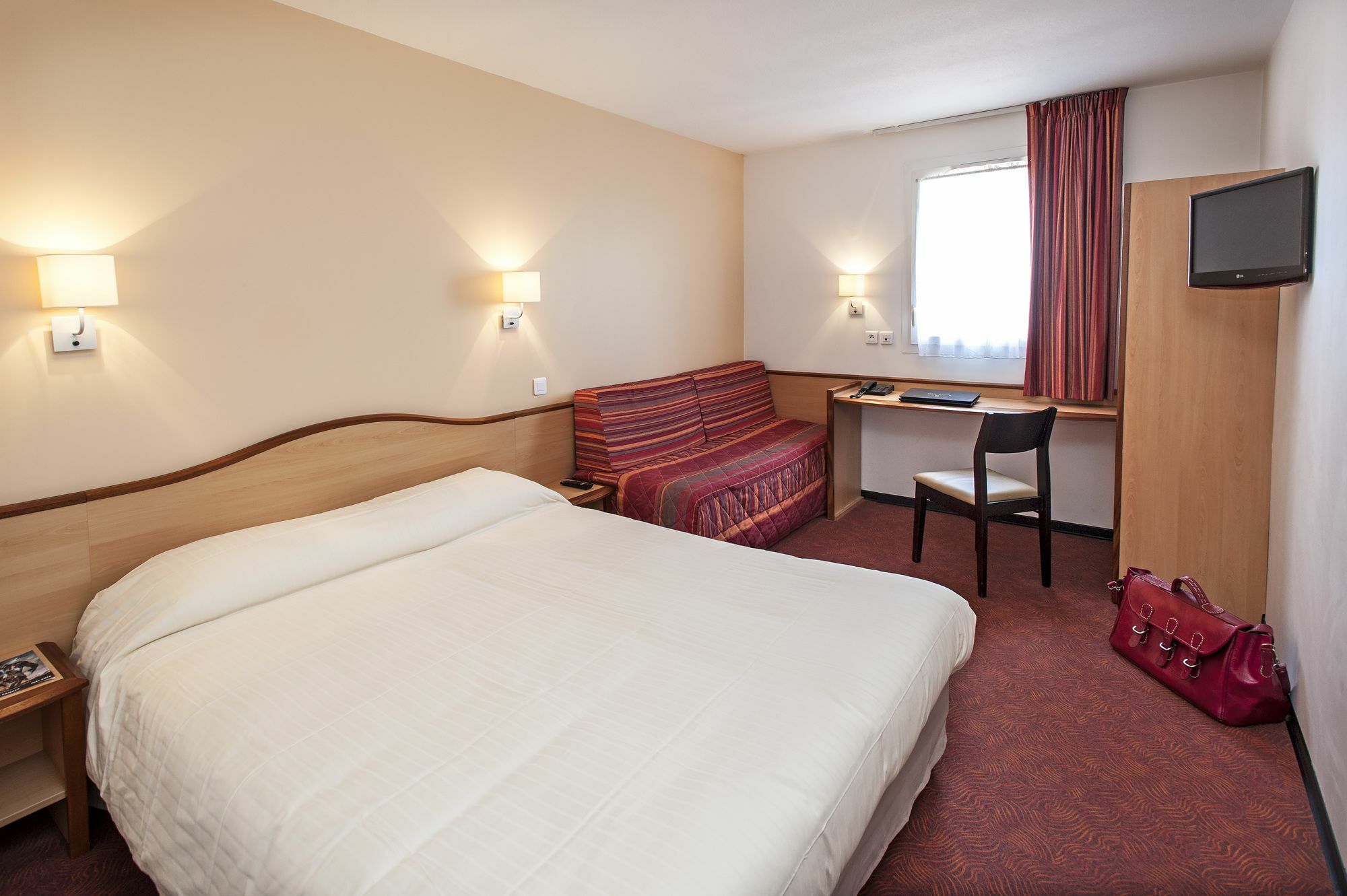 Brit Hotel Confort Монтобан Экстерьер фото